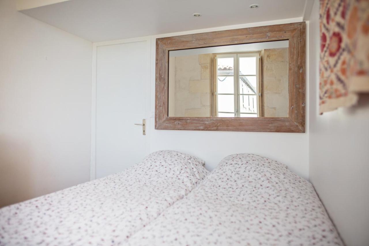 דירות Saint-Martin-de-Ré XVIII Century Gem With Magnificent Views Of The Harbour With A Private Garage מראה חיצוני תמונה